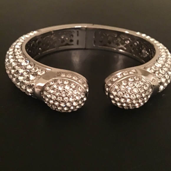 Joan Boyce clear pave hinged cuff bracelet size S/M - Picture 9 of 9
